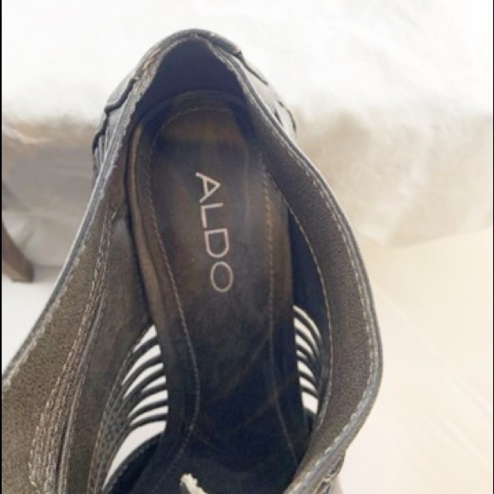 Aldo front zip heels army green Sz 9 , 4.5” - Picture 5 of 7